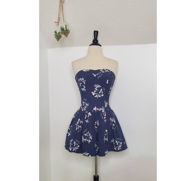 Hollister Dresses & Skirts - NWT Strapless Hollister Sundress